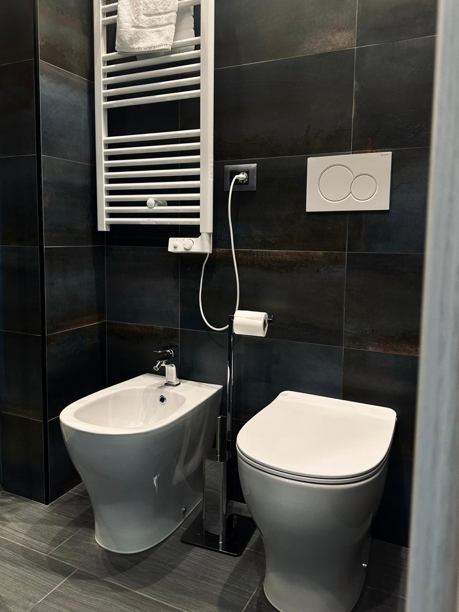 Real Rooms Dalia La Spezia Exterior photo
