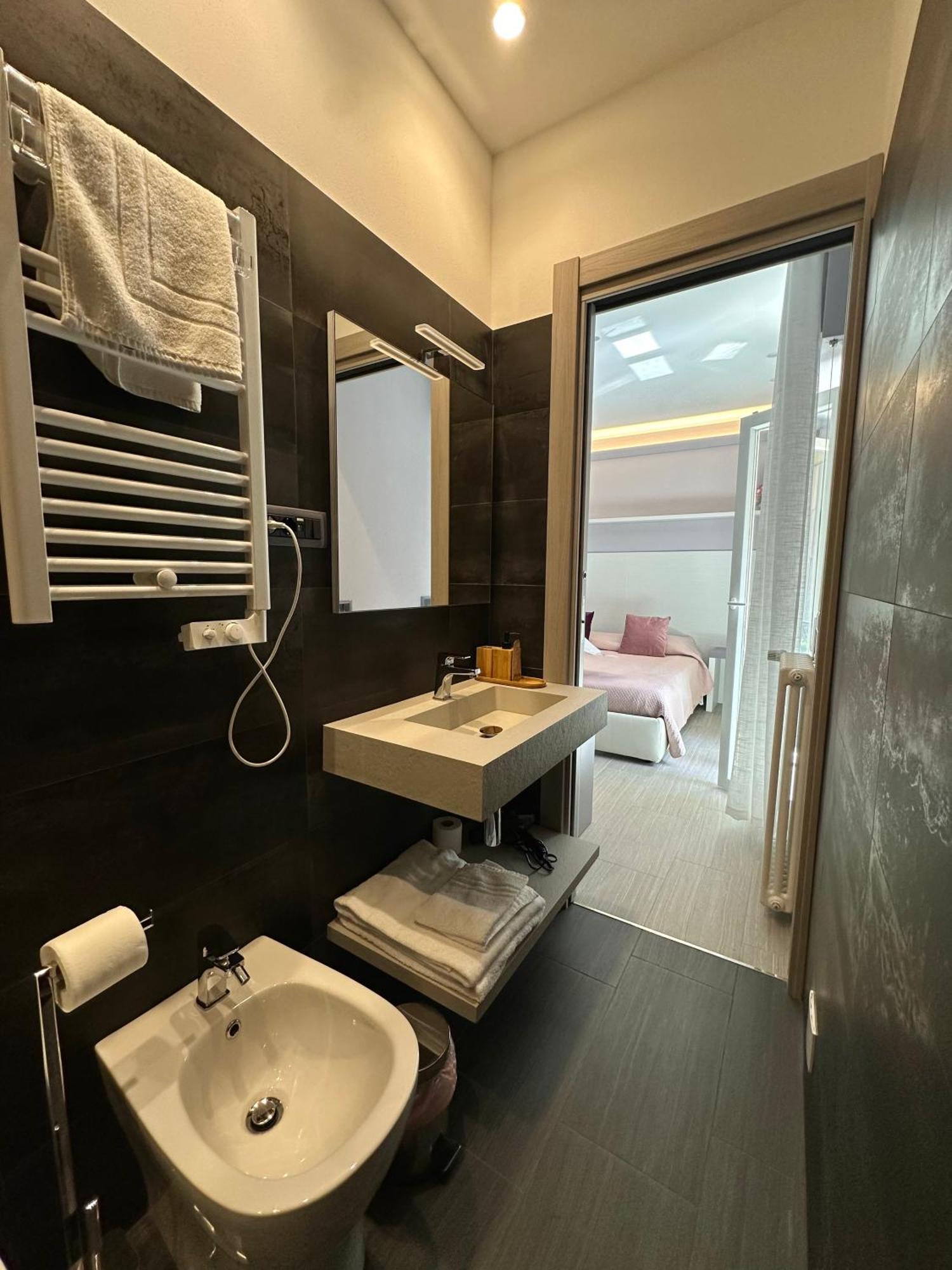 Real Rooms Dalia La Spezia Exterior photo